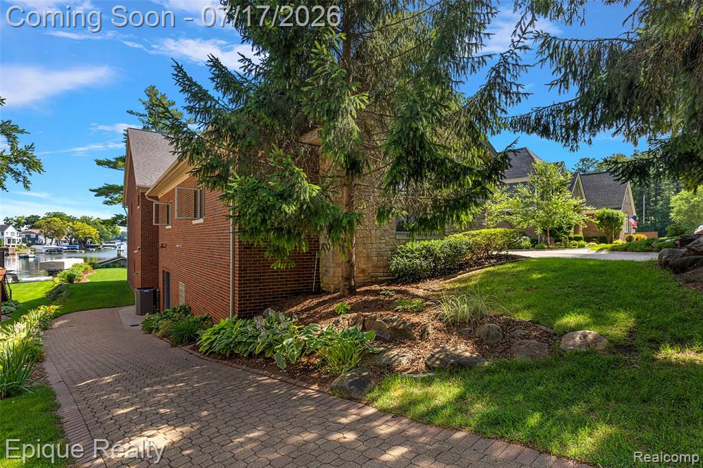 565 Shady Oaks Street, Lake Orion, MI 48362 — Photo 14