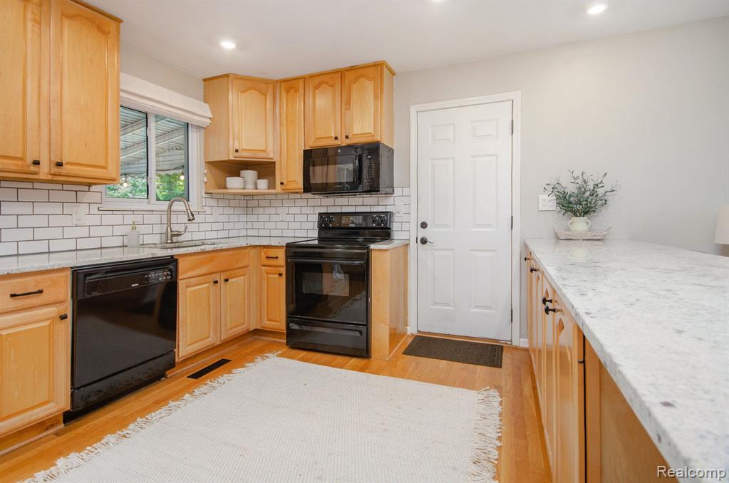 950 HARTSOUGH, Plymouth, MI 48170 — Photo 5