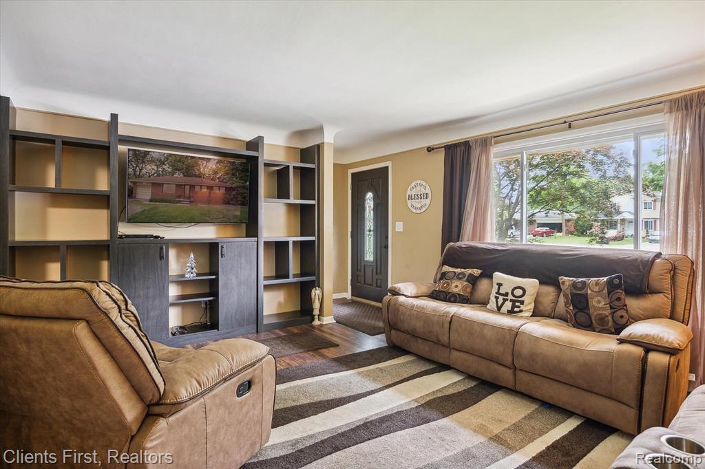 9243 HIX Road, Livonia, MI 48150 — Photo 9