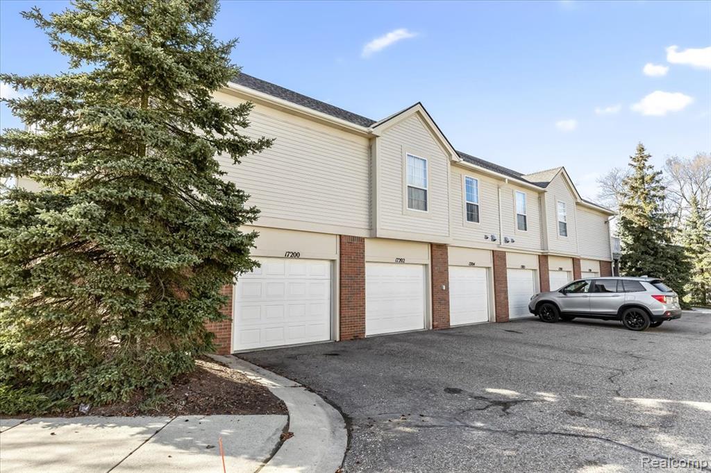 17104 Chesapeake Circle, Walled Lake, MI 48390 — Photo 21