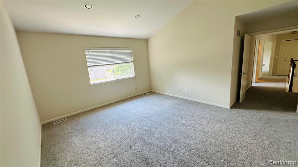 815 CALGARY Street, Auburn Hills, MI 48326 — Photo 28