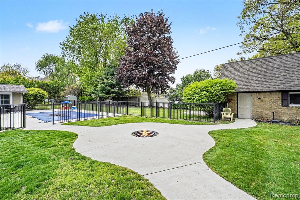 9511 Longmeadow Street, Fenton, MI 48430 — Photo 15