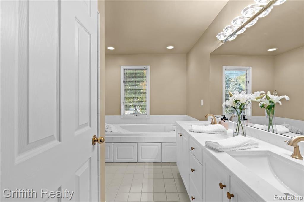 4364 Lake Forest Drive E, Ann Arbor, MI 48108 — Photo 28