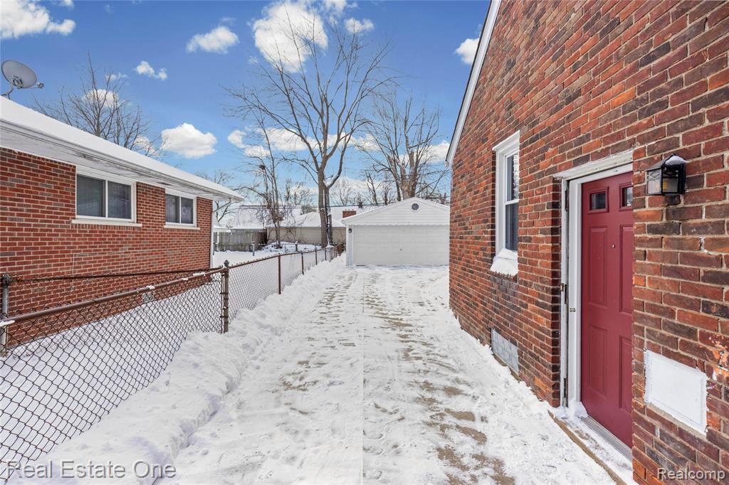 20688 Fleetwood Drive, Harper Woods, MI 48225 — Photo 34