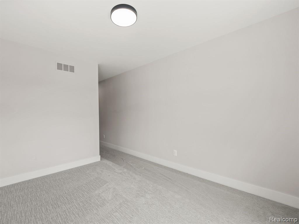 4304 MANDALAY Avenue, Royal Oak, MI 48073 — Photo 27