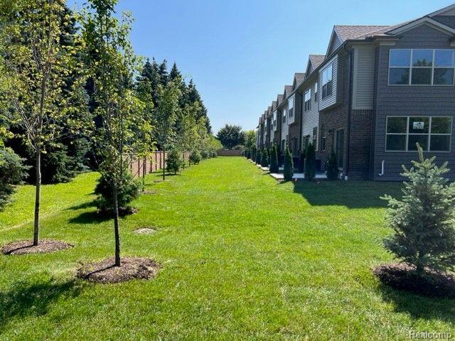 4114 SECLUDED PINES DR, Sterling Heights, MI 48314 — Photo 4