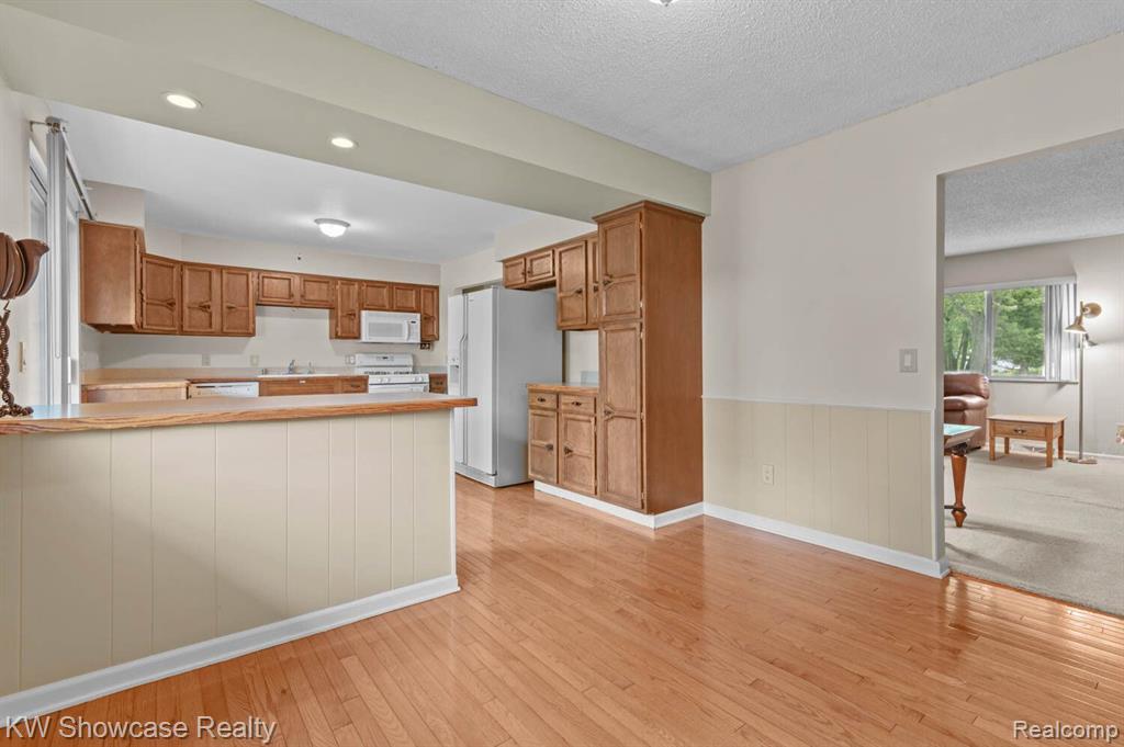 7675 VISGER Avenue, Waterford, MI 48329 — Photo 10