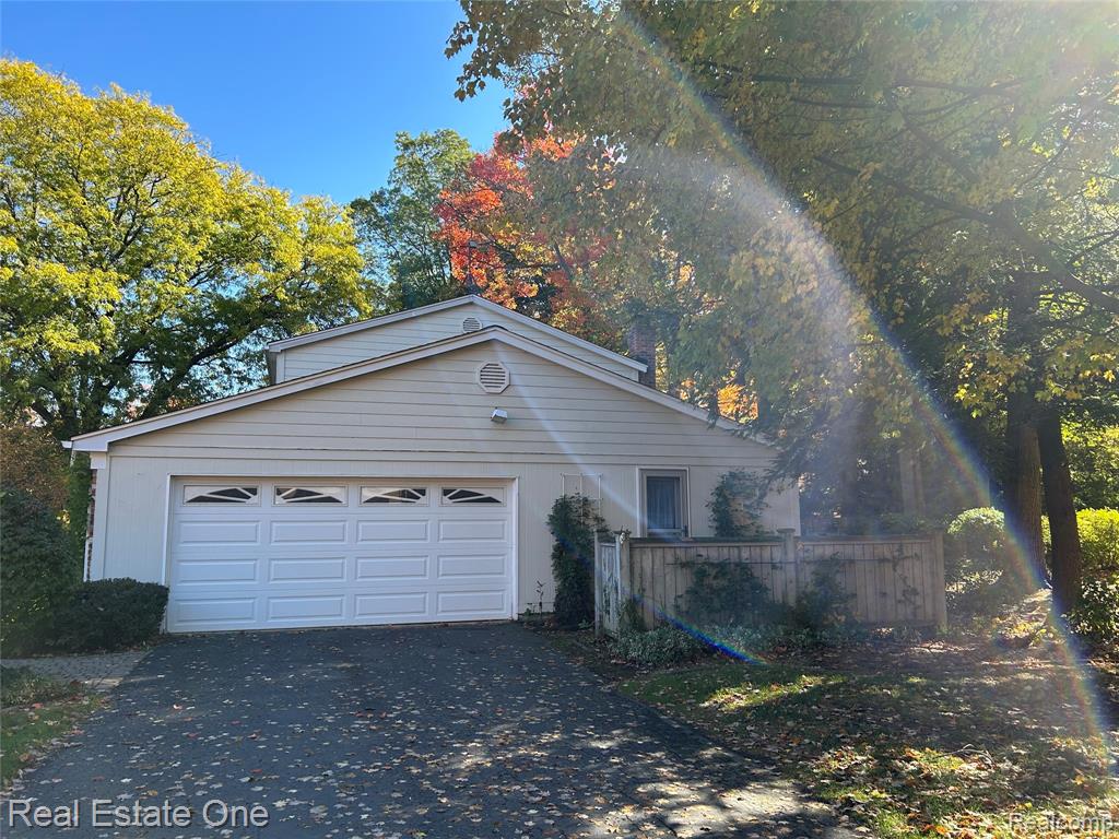 5593 Northcote, West Bloomfield, MI — Photo 29