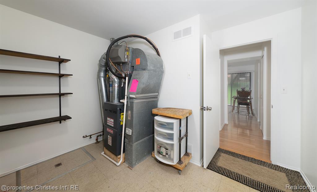 36972 Dartmoor Drive, Farmington Hills, MI 48331 — Photo 19