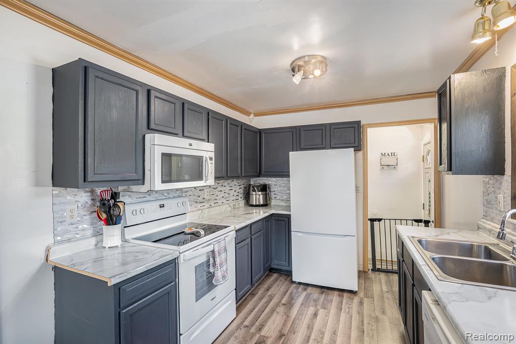 6041 Roberta Street, Burton, MI 48509 — Photo 9