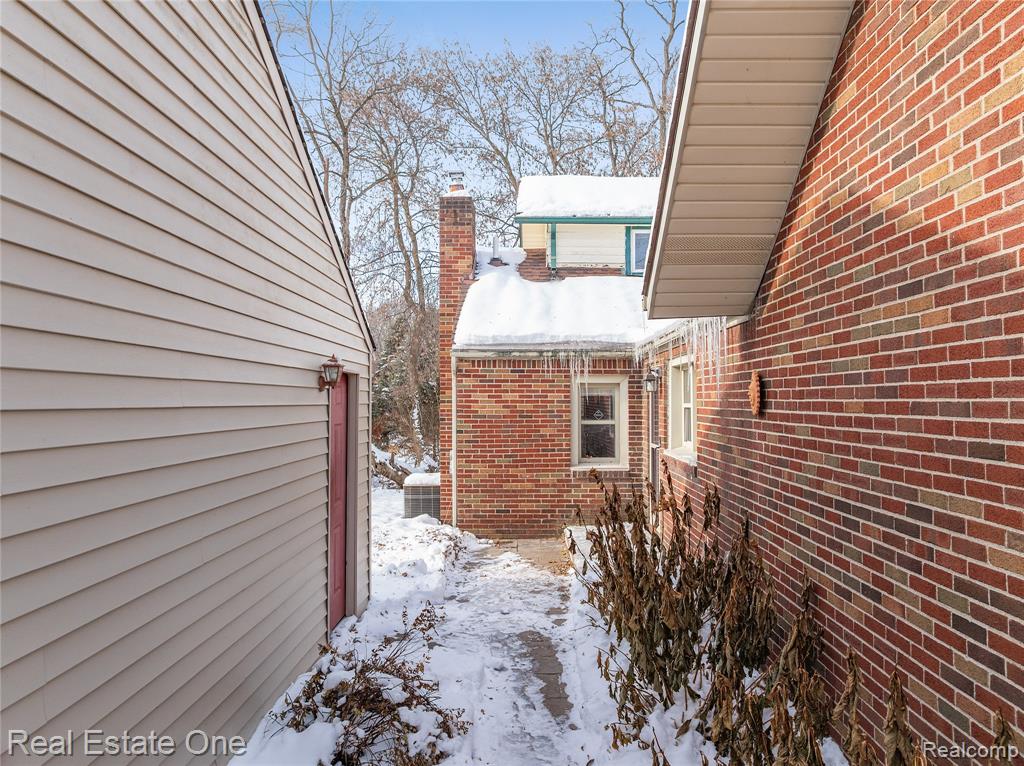 8202 Hyne Road, Brighton, MI 48114 — Photo 23