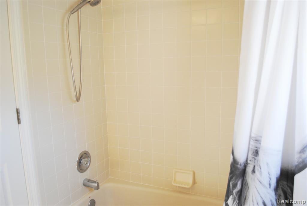 719 Upper Scotsborough Way, Bloomfield Hills, MI 48304 — Photo 22