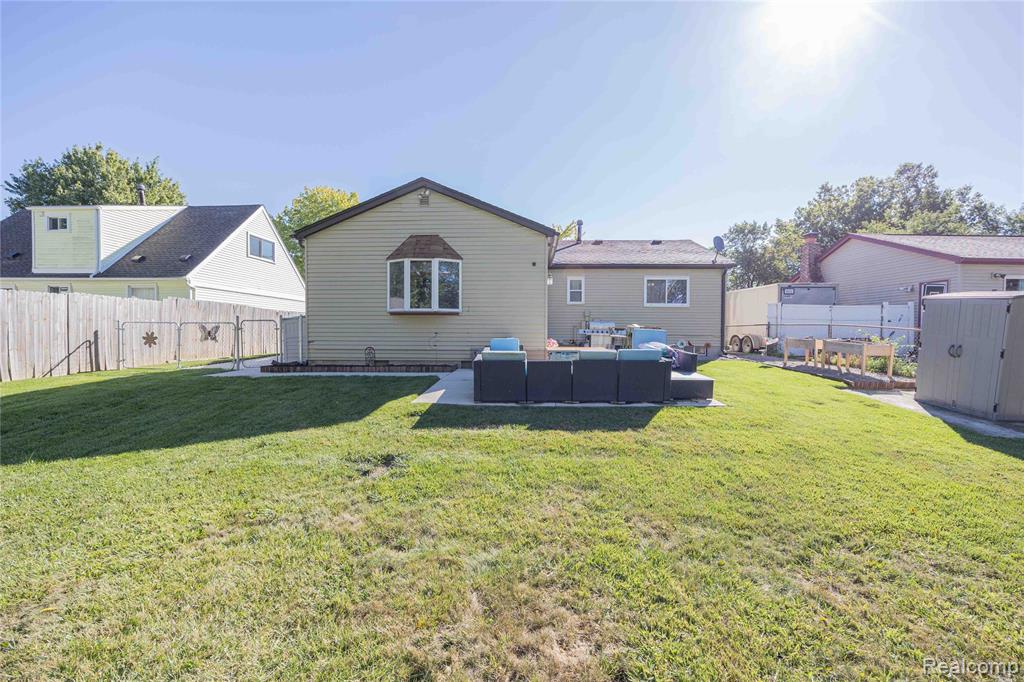 25298 Castlewood Drive, Woodhaven, MI 48183 — Photo 35