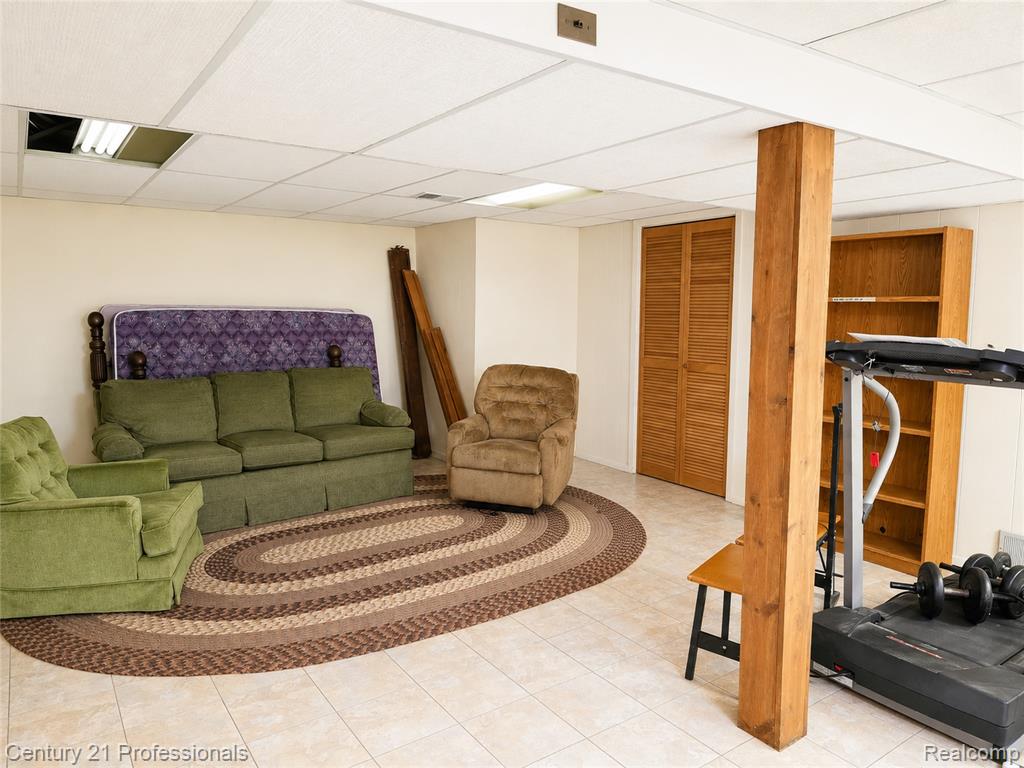 8563 Centralia Street, Dearborn Heights, MI 48127 — Photo 18