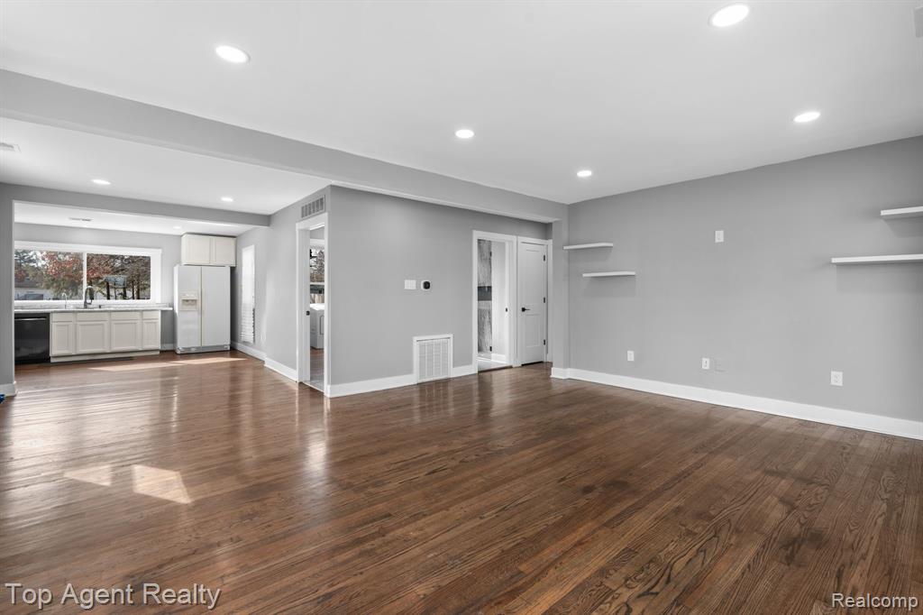8608 Grace st Street, Shelby Twp, MI 48317 — Photo 7