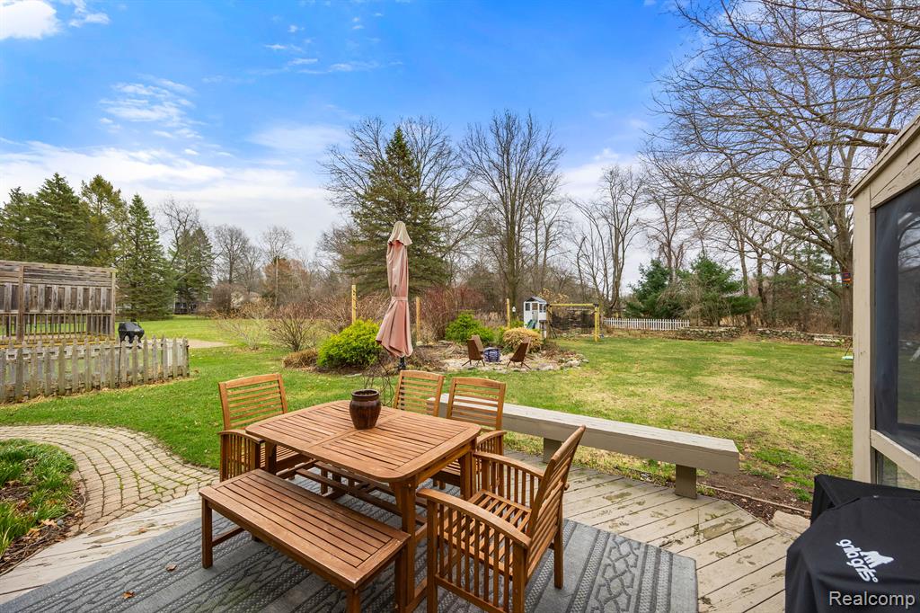 9043 Woods Edge Drive, Commerce Twp, MI 48382 — Photo 48