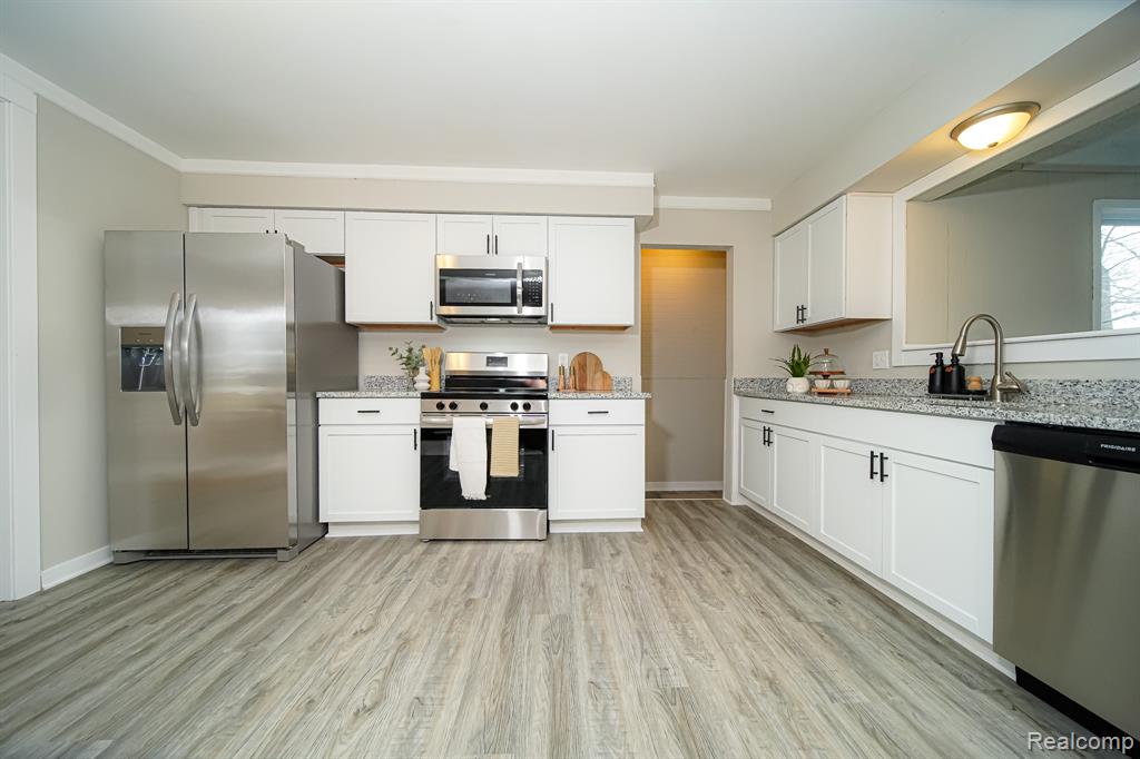 30644 HAYES Road, Roseville, MI 48066 — Photo 27