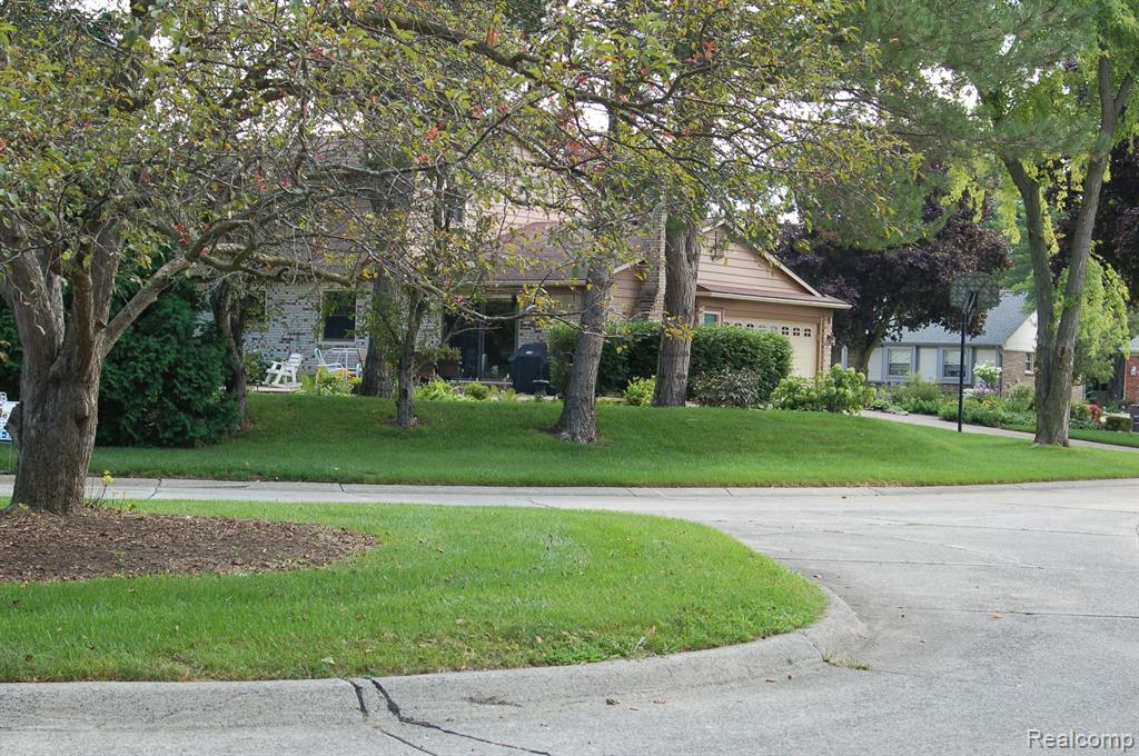 16911 WHITE HAVEN Drive, Northville, MI 48168 — Photo 39