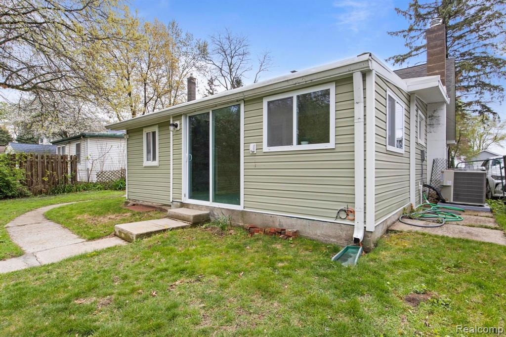 10281 GROVE Drive, Whitmore Lake, MI 48189 — Photo 4