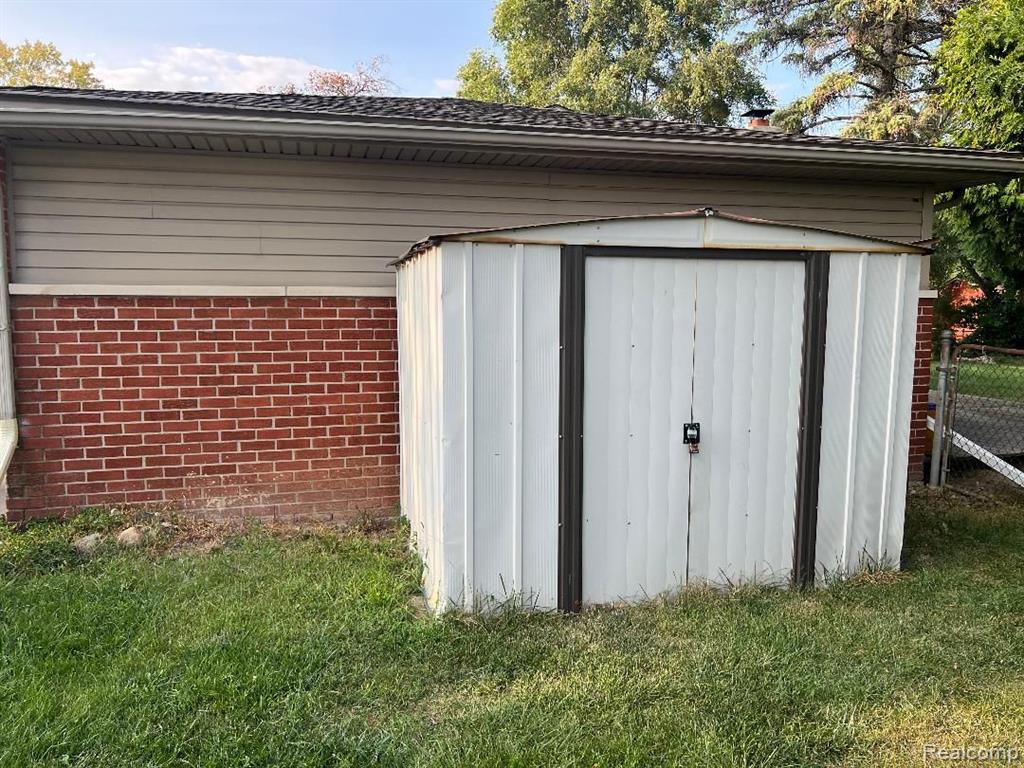 9829 GARY Street, Romulus, MI 48174 — Photo 11