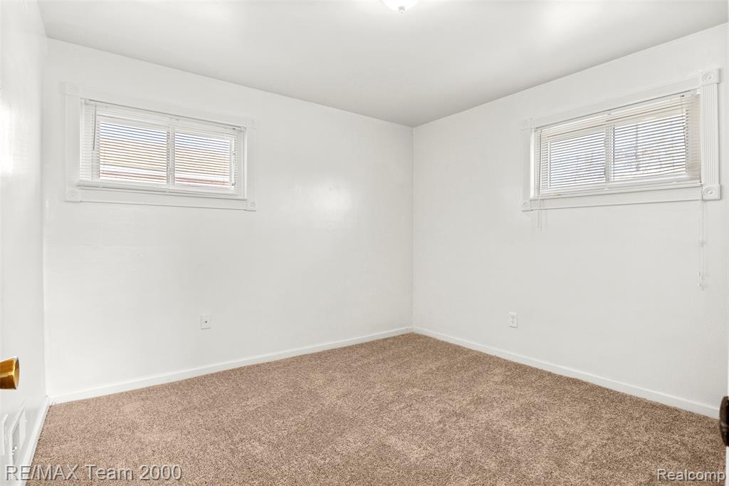 5027 Lincoln Boulevard, Dearborn Heights, MI 48125 — Photo 25