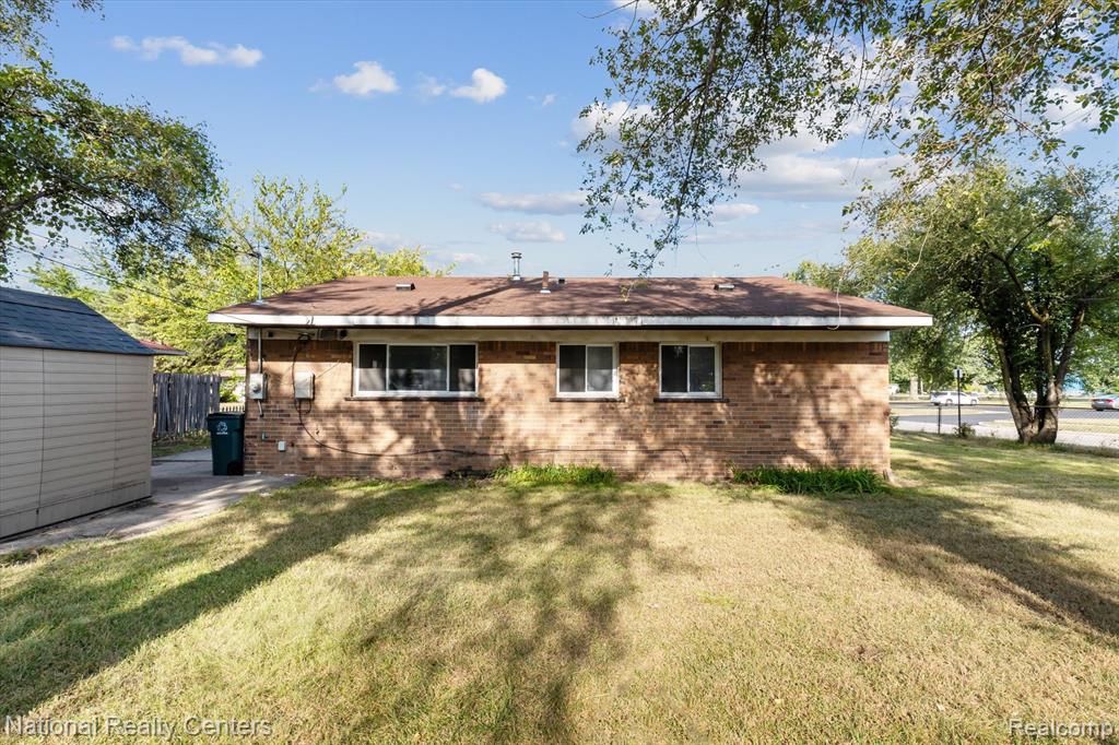 21901 Sloman Street, Oak Park, MI 48237 — Photo 23