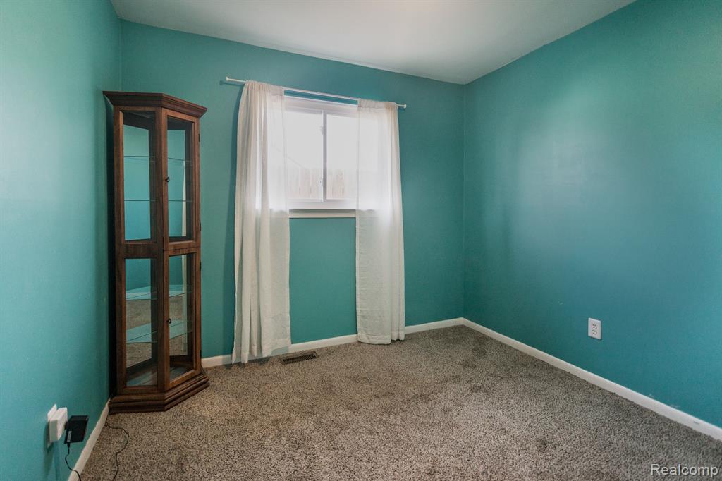1629 E DULONG Avenue N, Madison Heights, MI 48071 — Photo 21