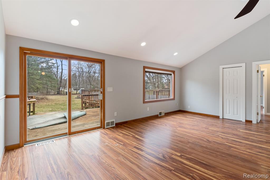 724 NICHOLS Road, Auburn Hills, MI 48326 — Photo 19