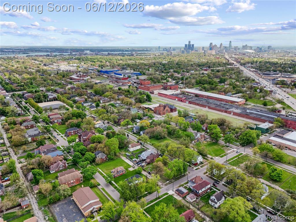 1066 E Grand Boulevard - Photo 4