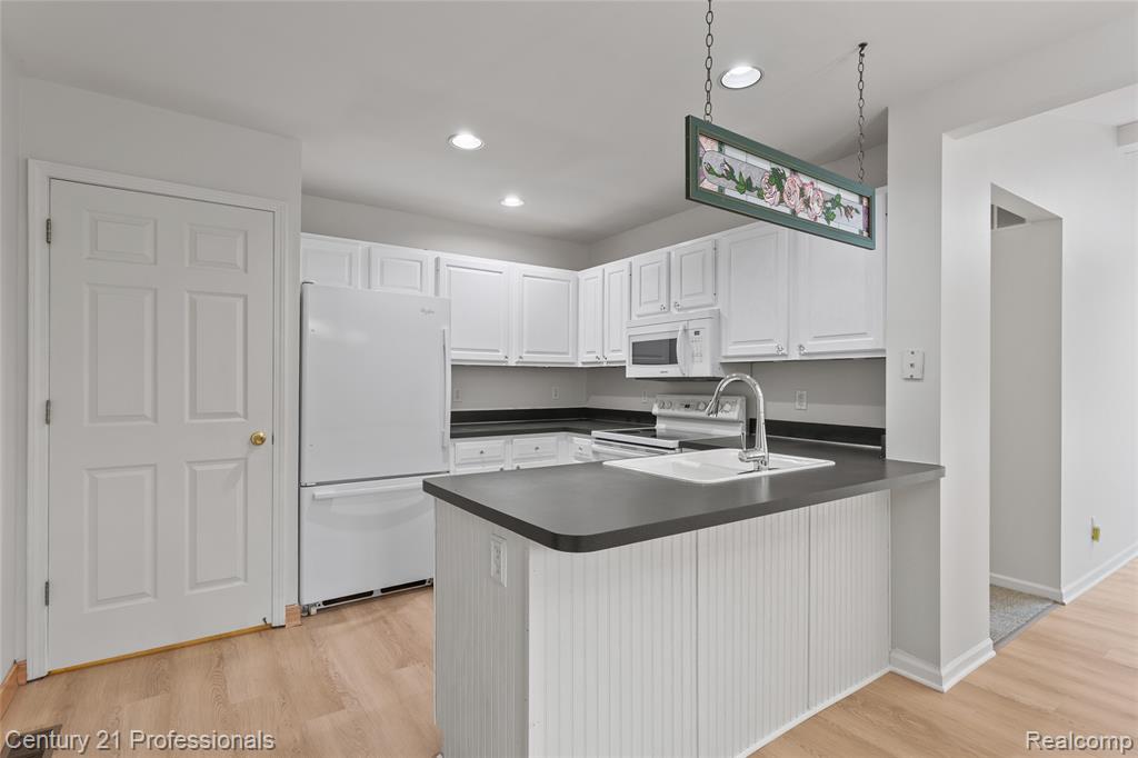 18344 Greenmeadow Drive, Clinton Twp, MI 48038 — Photo 10