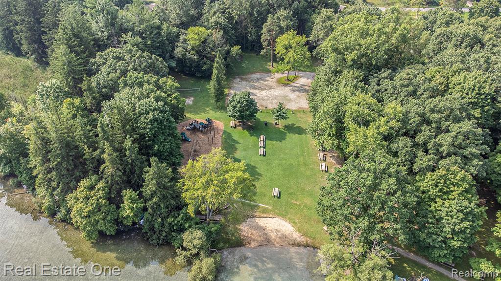 4255 Petrel Court, Highland, MI — Photo 38