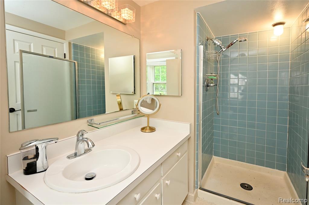 31310 Foxboro Way, Beverly Hills, MI 48025 — Photo 23