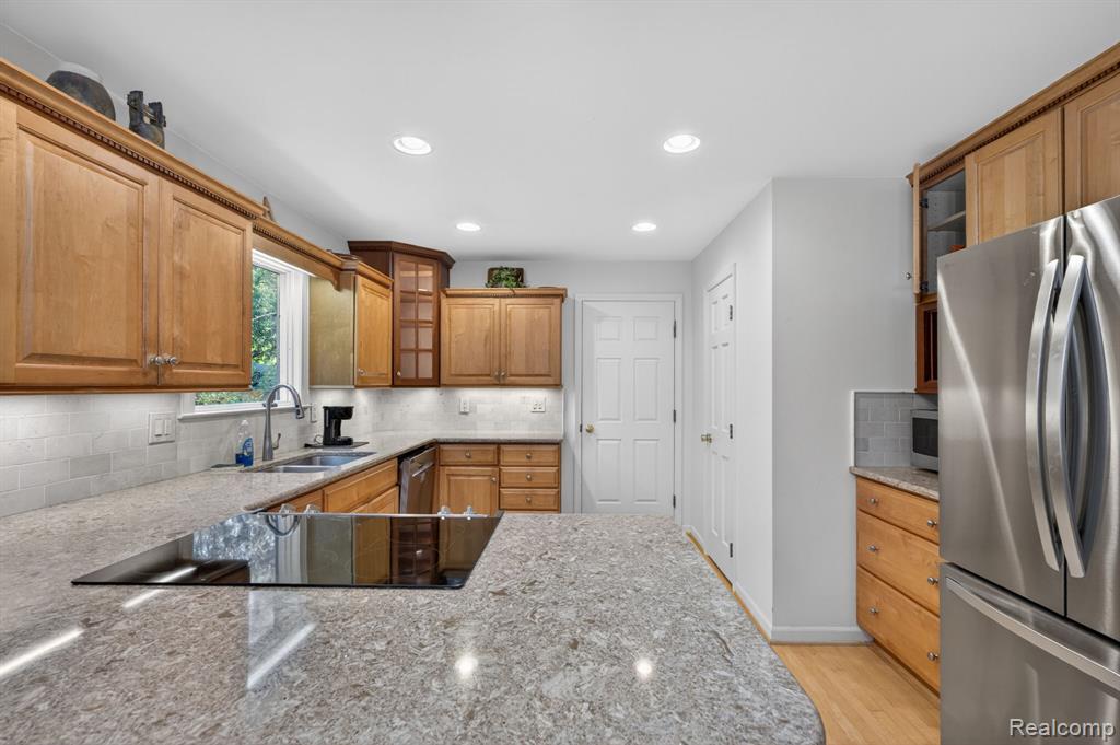 9144 Deer Park Court, Fenton, MI 48430 — Photo 20