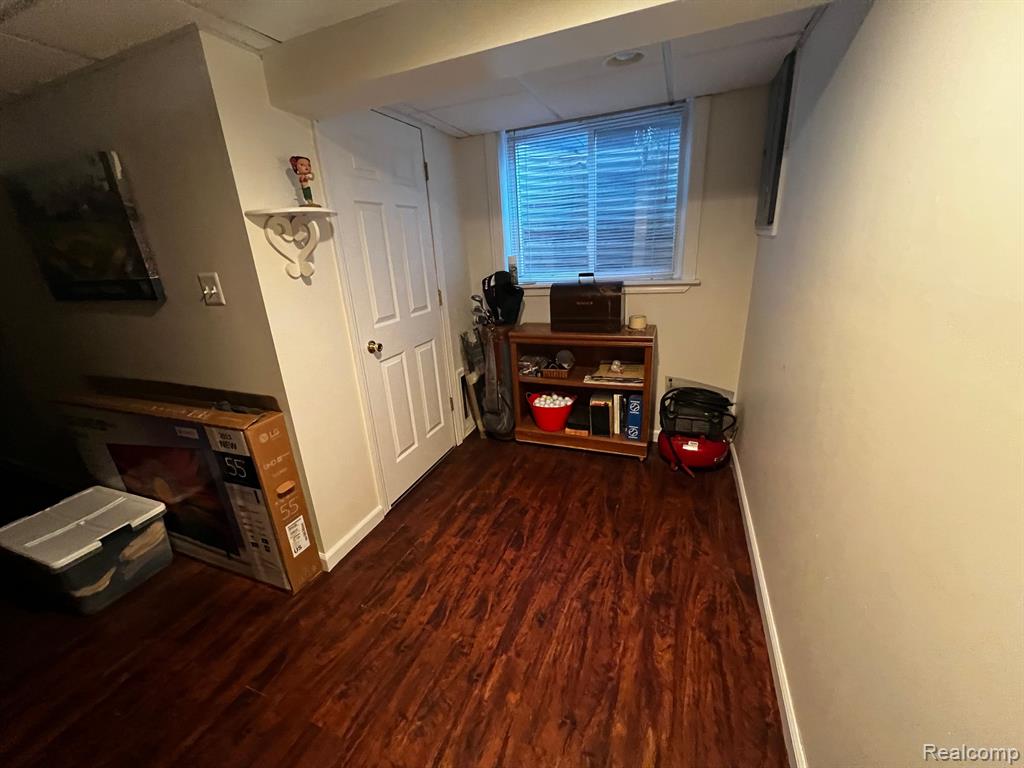8514 HAMPSHIRE Drive, Sterling Heights, MI 48313 — Photo 21