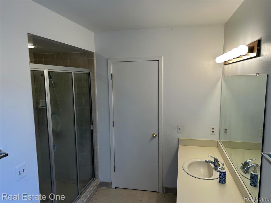 5537 Walnut Circle W, West Bloomfield, MI — Photo 23