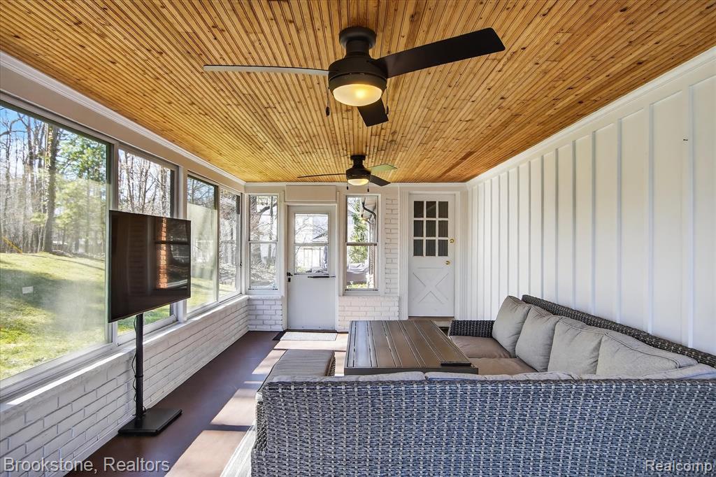 754 N Valley Chase Road, Bloomfield Hills, MI 48304 — Photo 44