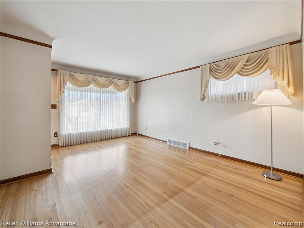 4217 MCKINLEY Street, Dearborn Heights, MI 48125 — Photo 8