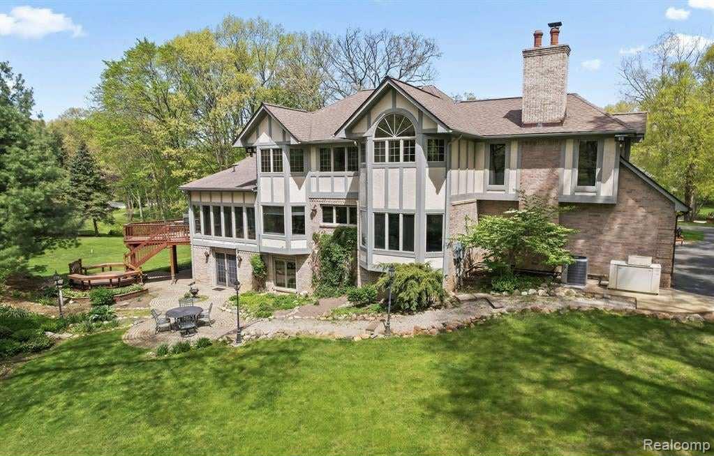 561 Valley Drive, Milford, MI 48381 — Photo 76