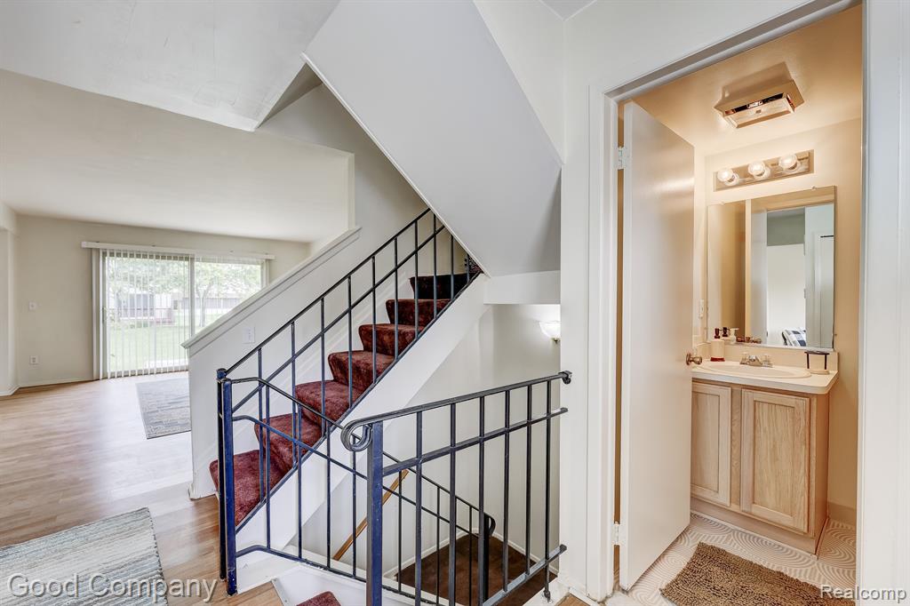 1 FREDRICKSBURG TOWNE Street, Southfield, MI 48075 — Photo 4