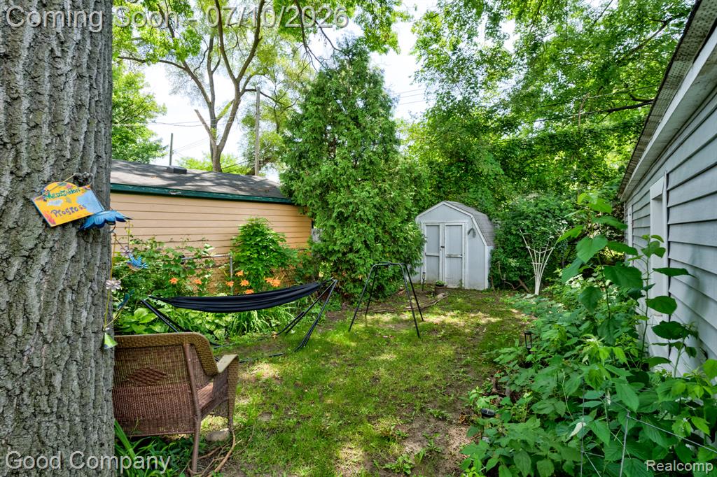 520 E Hudson Avenue, Madison Heights, MI 48071 — Photo 24
