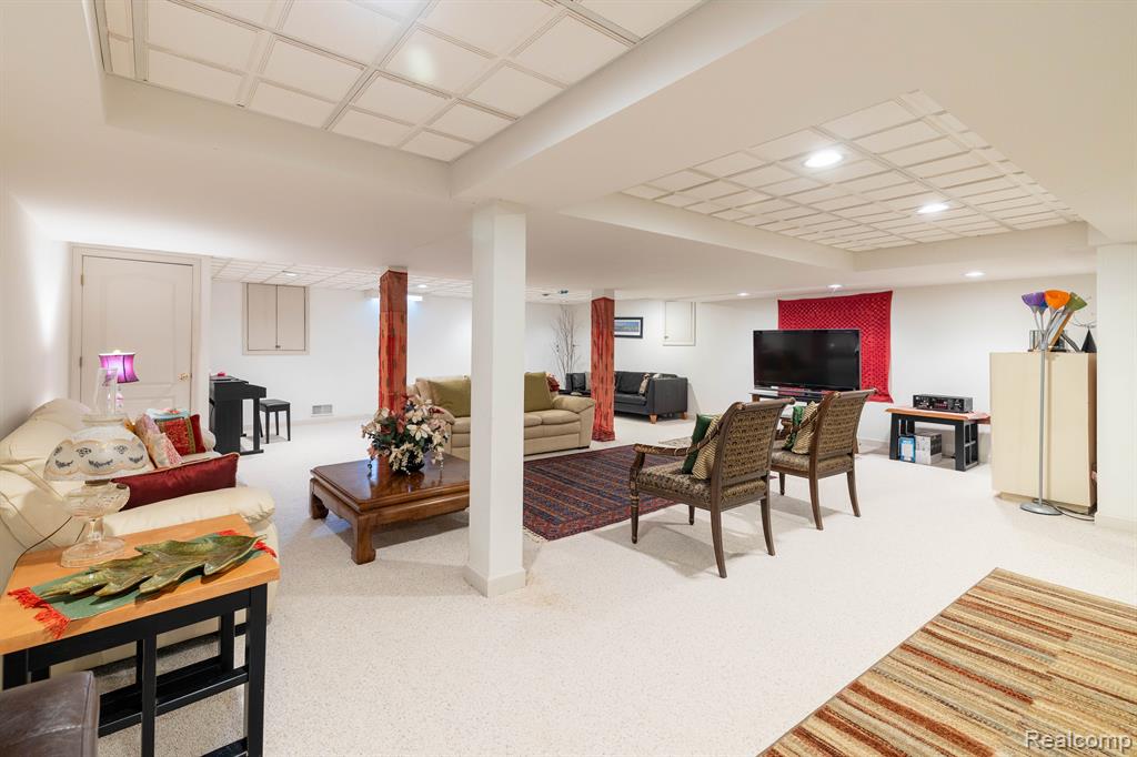 4599 RAVINE Drive, Bloomfield Hills, MI 48301 — Photo 39