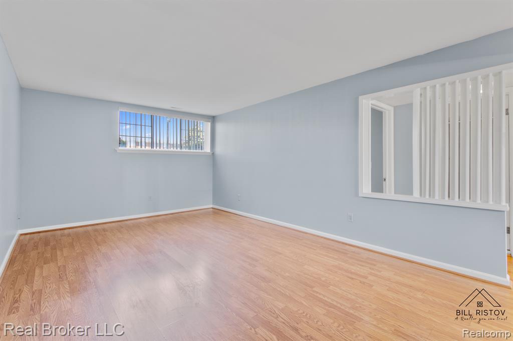 8140 CRESTVIEW Drive, Sterling Heights, MI 48312 — Photo 9