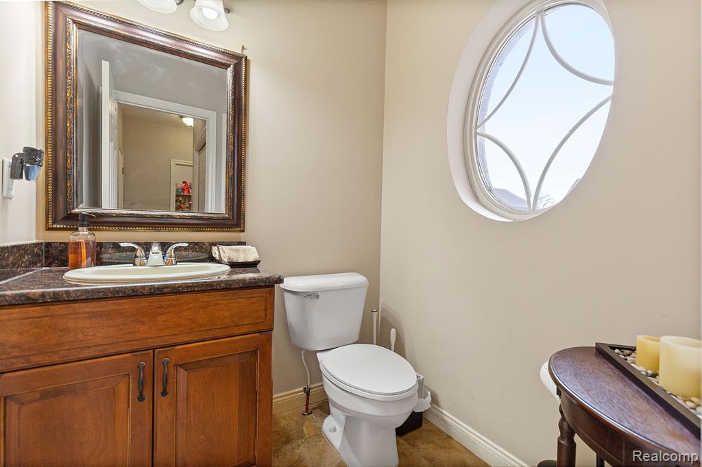 49751 GOLDEN PARK Drive, Shelby Twp, MI 48315 — Photo 15