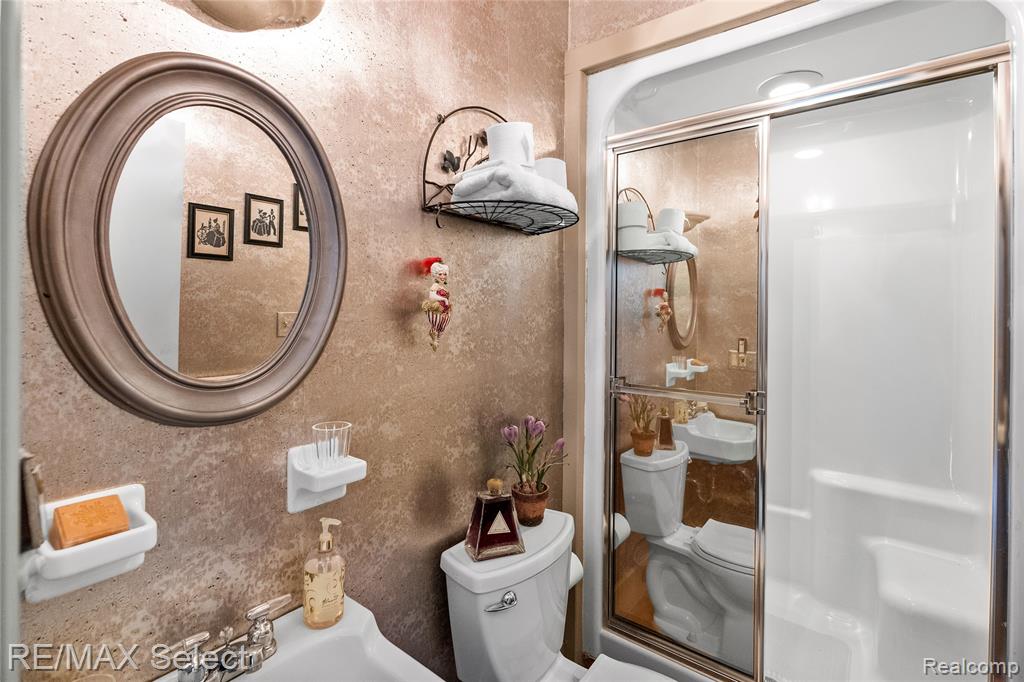 13154 Lake Shore Drive, Fenton, MI 48430 — Photo 36