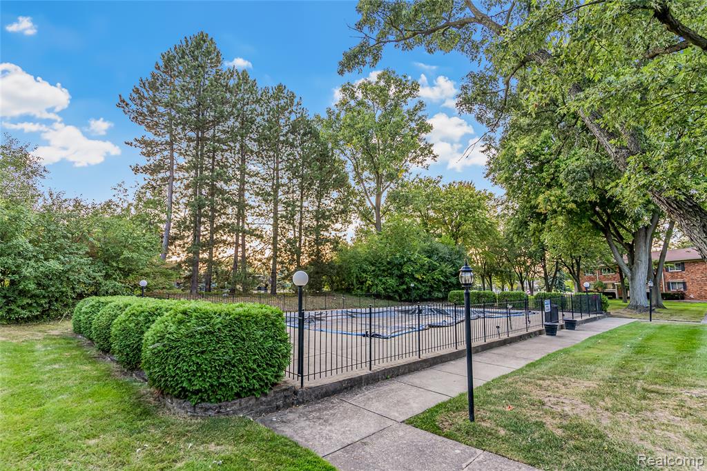 42266 Woodward Avenue, Bloomfield Hills, MI 48304 — Photo 3