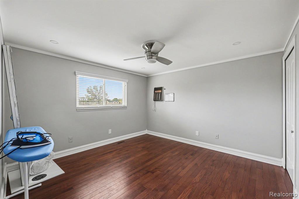 4274 Dickson Drive, Sterling Heights, MI 48310 — Photo 16