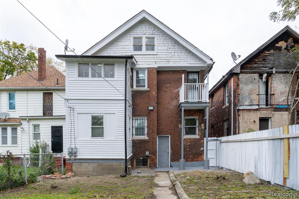 3927 SAINT CLAIR Street, Detroit, MI 48214 — Photo 2