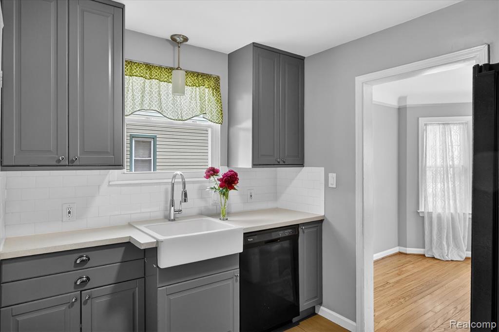 581 Flowerdale Street, Ferndale, MI 48220 — Photo 10