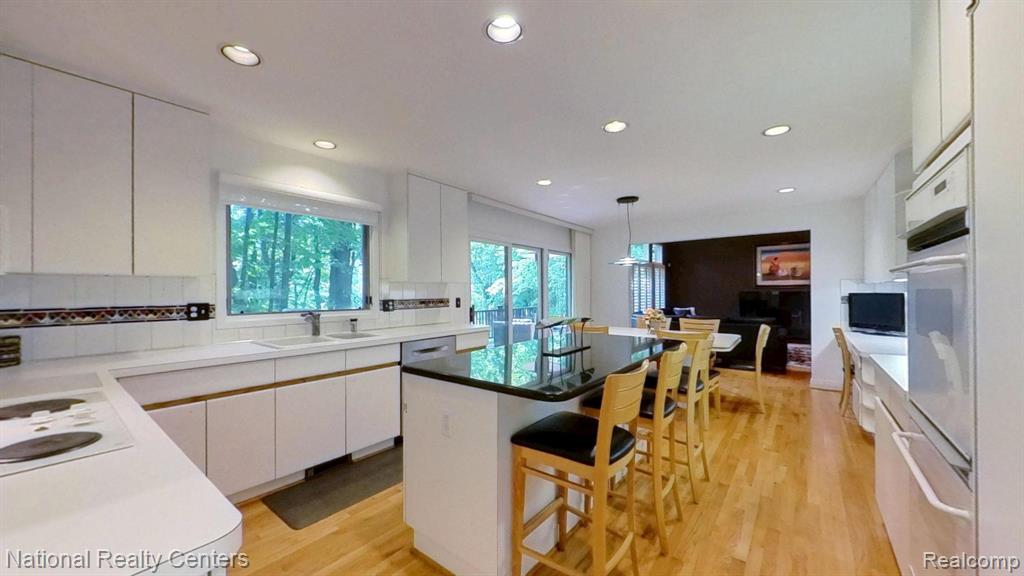 6783 Burtonwood Drive, West Bloomfield, MI — Photo 28