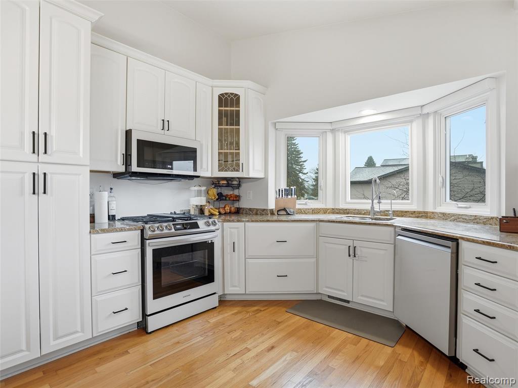 10754 Oxbow Lakeshore Drive, White Lake, MI — Photo 6